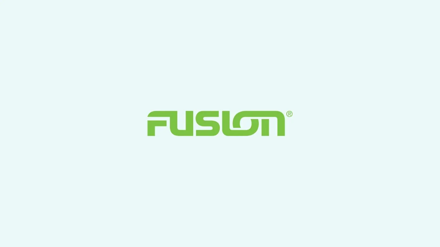 Logo Fusion na tle pokładu modelu 2000 ES.