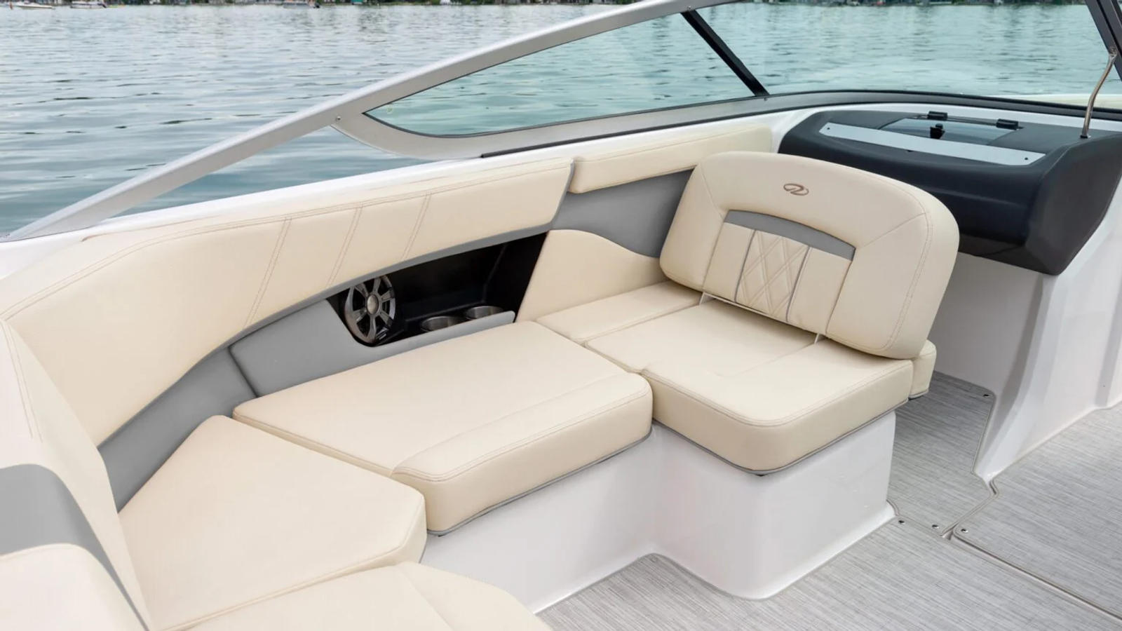 Siedzisko social seating w Regal 21 OBX.