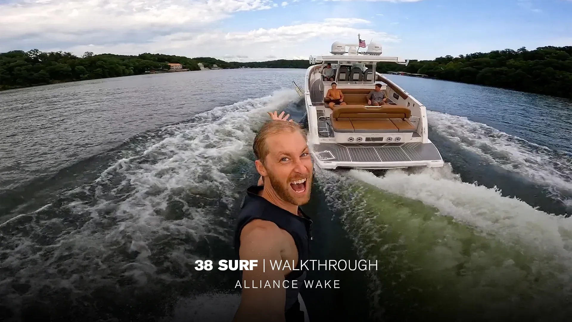 Miniatura wideo Alliance Wake dla modelu 38 SURF.