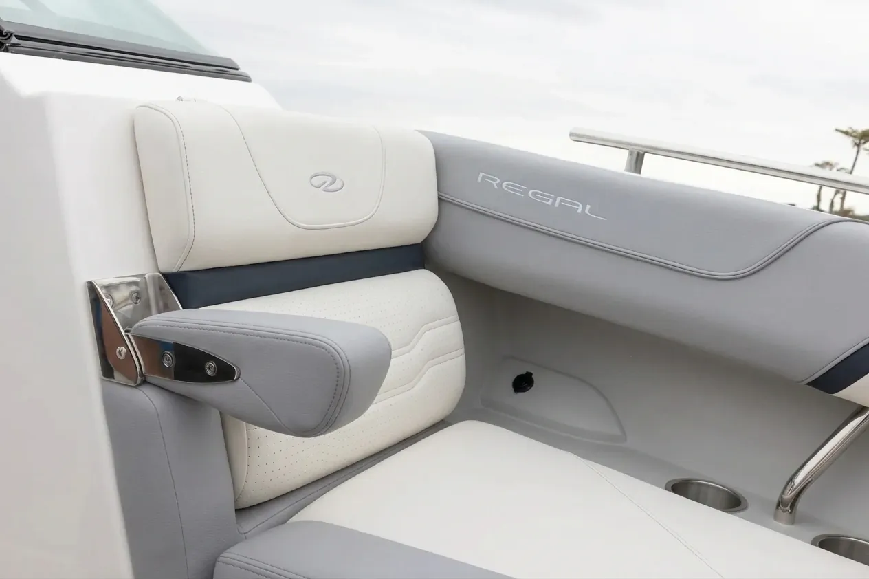 Regal LS4, wnętrze 06.