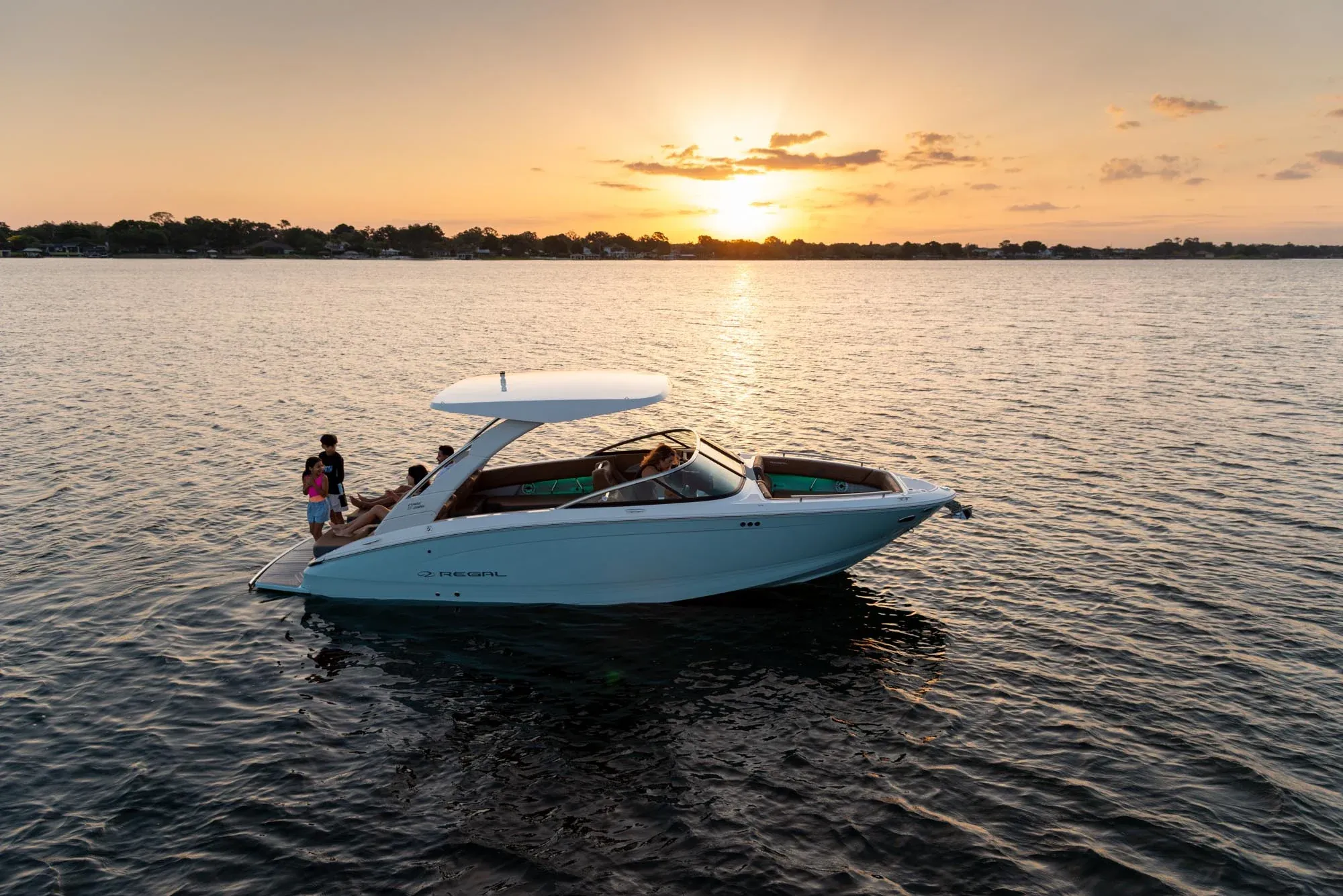Regal LS6 Surf, zewnętrze 01.