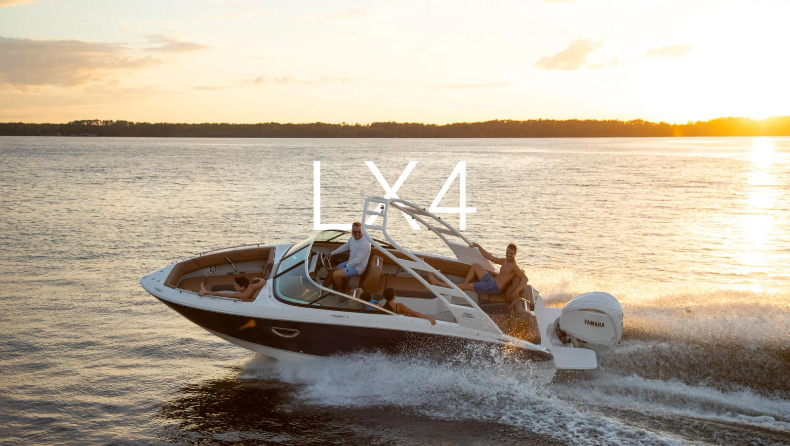 Model LX4 z serii Outboard Bowrider
