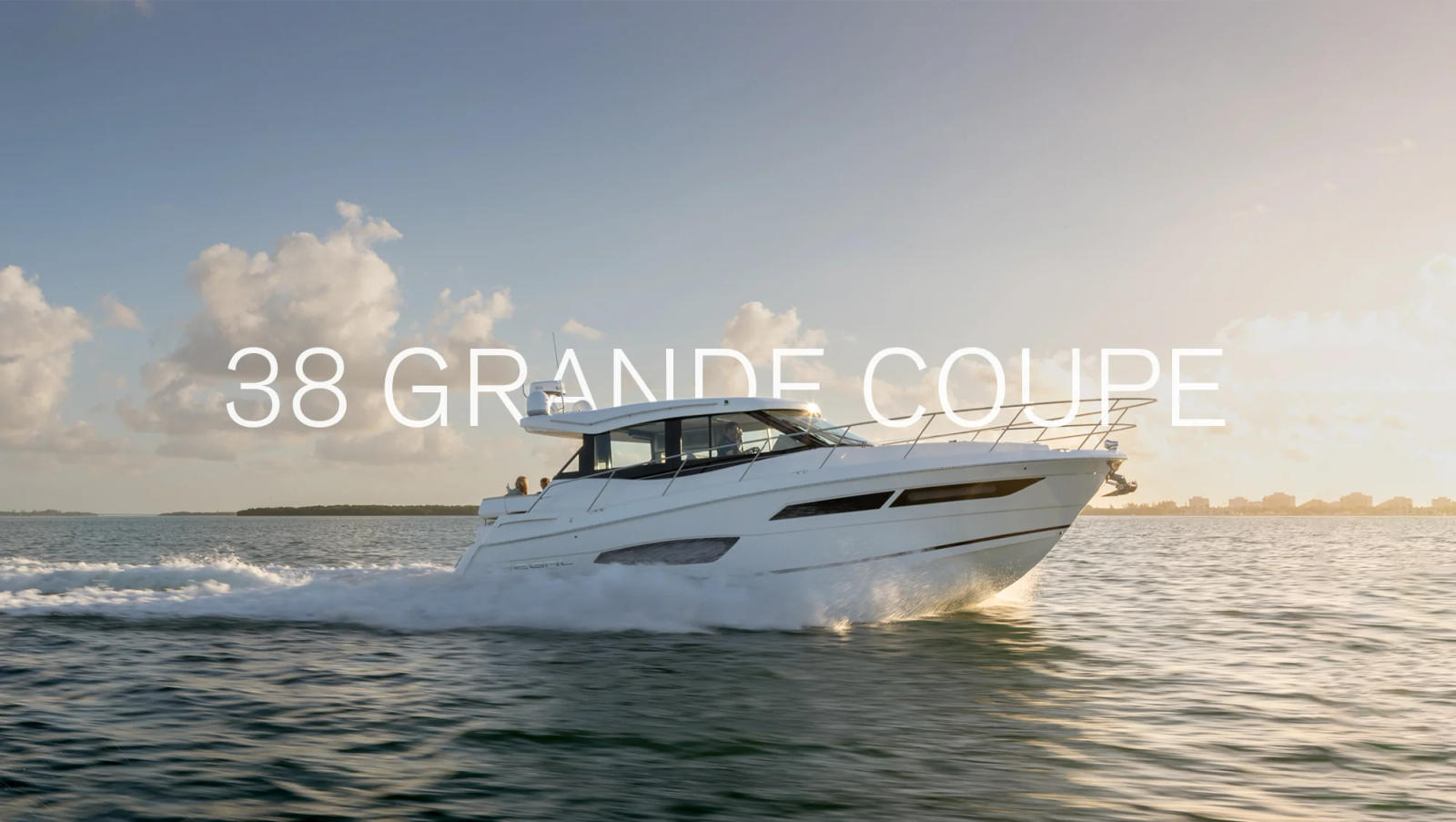 Model 38 Grande Coupe z serii Yacht