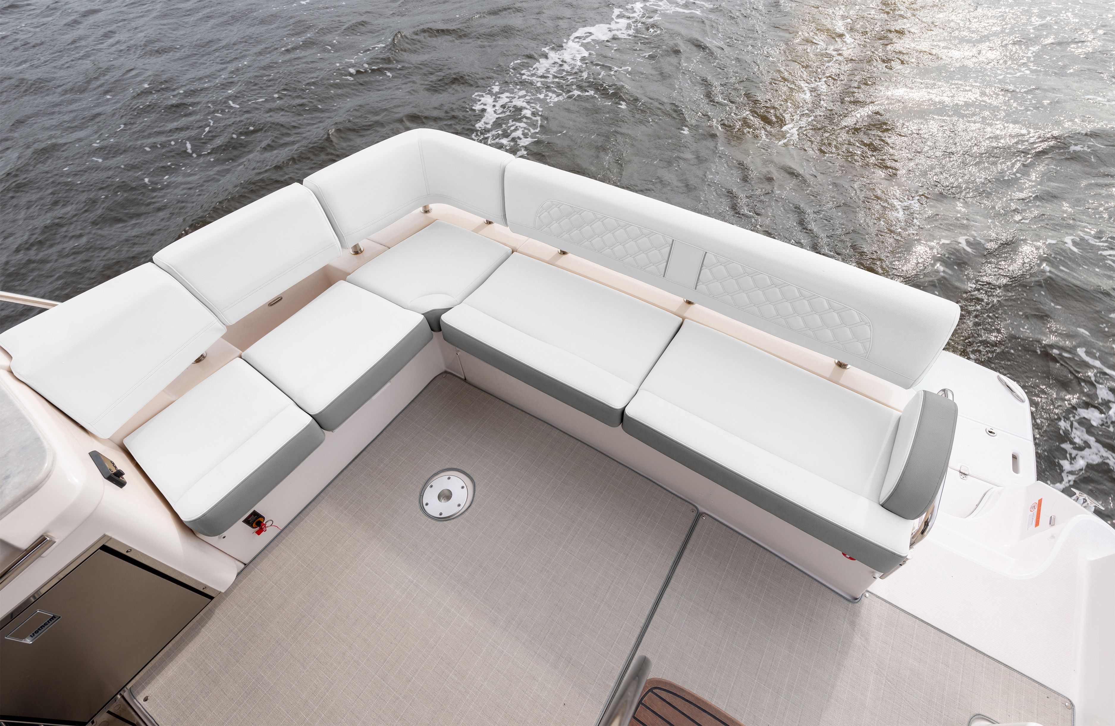 Regal 42 FLY, Widok salonu.