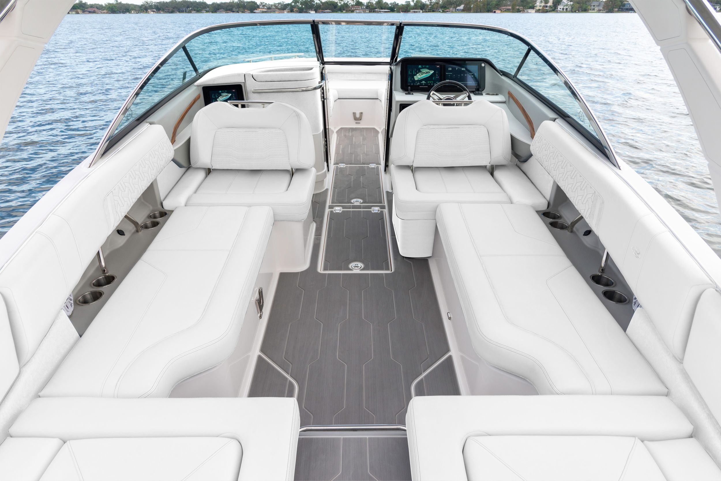 Regal LS9 SURF, Widok kokpitu.
