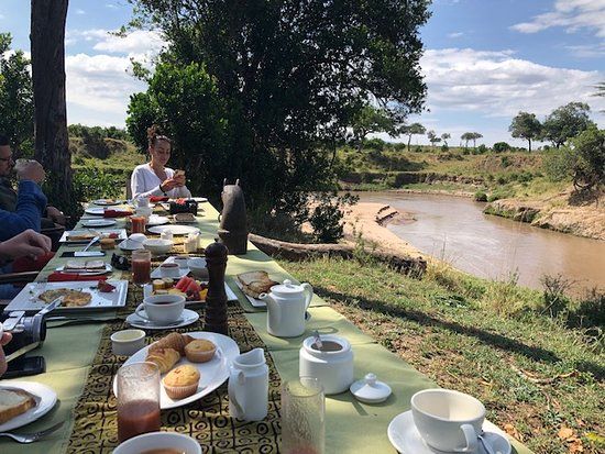 A memorable bush breakfast along the Sand River, surrounded by big-cat country.
