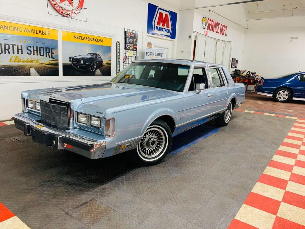 1988 Lincoln Town Car Super LOW Miles LIKE NEW Condition