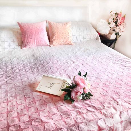 JESS PINK OMBRE SPLENDOUR APPLIQUE BEDCOVER