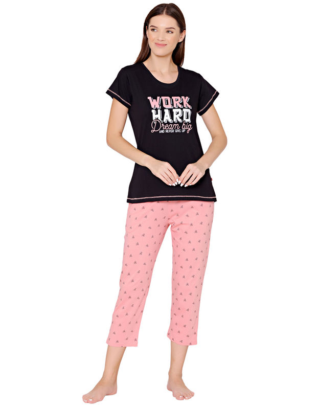 WOMEN'S MOISTURE WICKING PLEATED T-SHIRT CAPRI SET