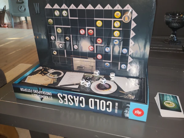 Cover image of Cold Cases board game