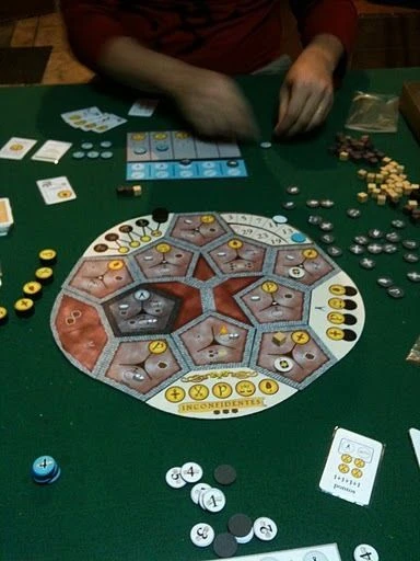 Cover image of Inconfidentes board game