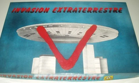 Cover image of V Invasión Extraterrestre board game