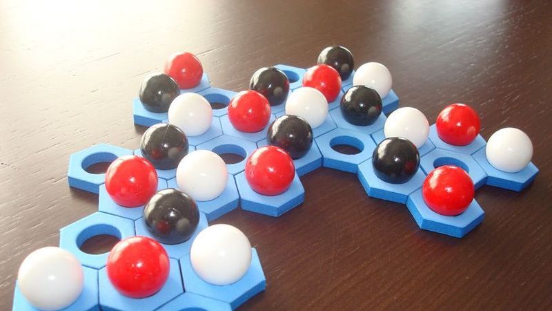 Now on Board Game Arena: Limit