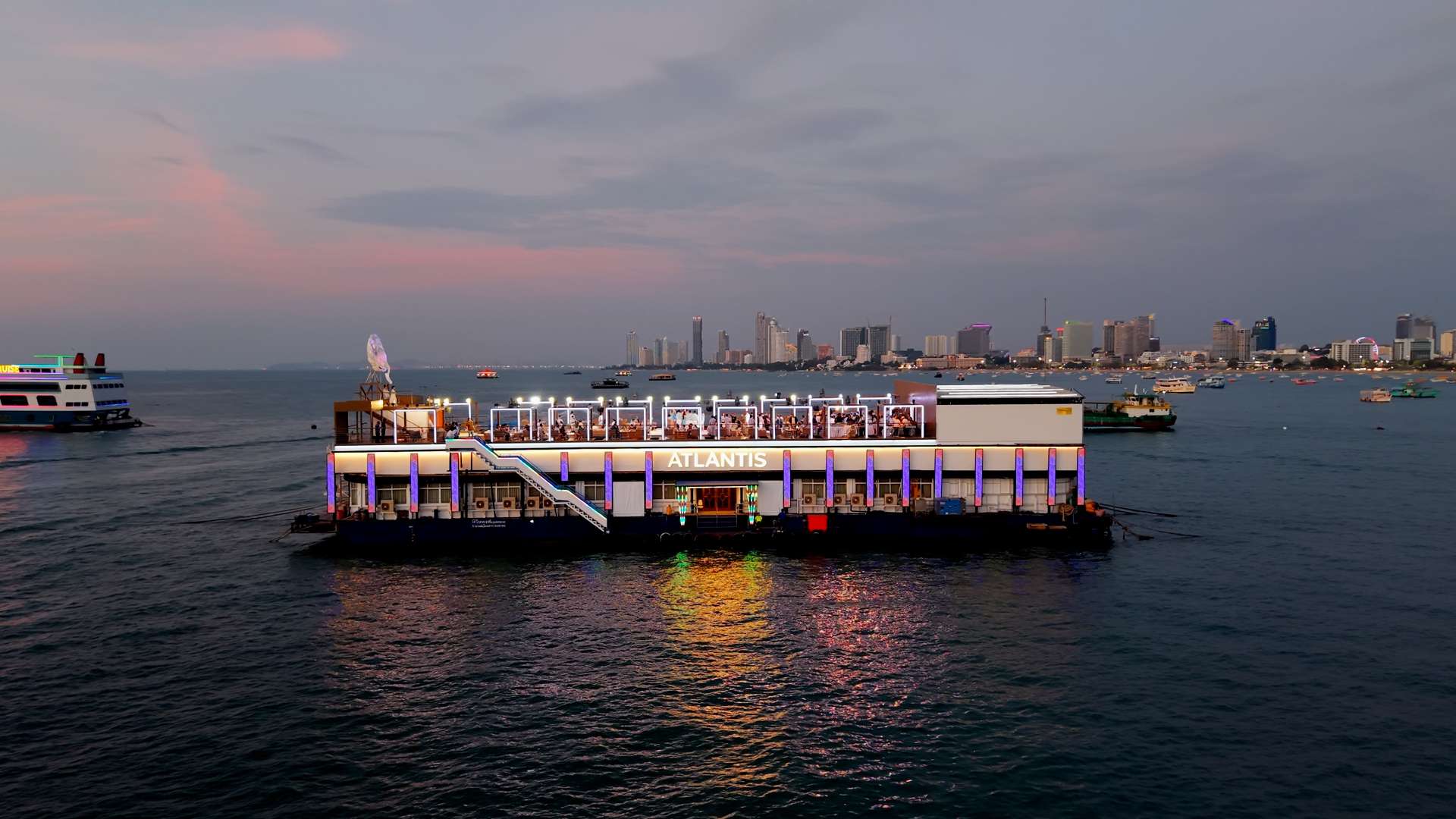 Atlantis Dinner Cruise & Show ( Sunset-VIP )