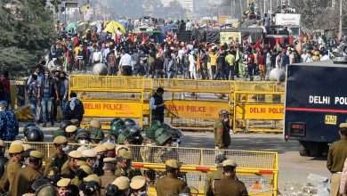 Farmer protest reaches red fort in Delhi