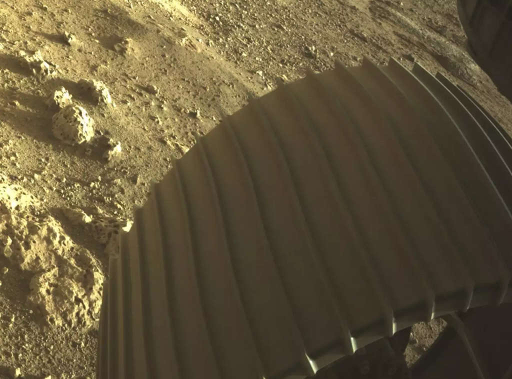 NASA's Perseverance rover had returned to earth the first-ever photo of a Mars touchdown 4 land of mars
