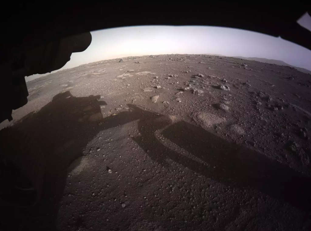 NASA's Perseverance rover had returned to earth the first-ever photo of a Mars touchdown 3 rover moving on mars