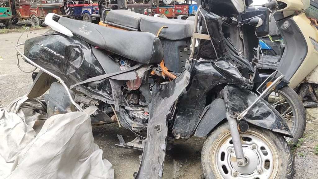 Noida Accident: 5-Year-Old Killed After BMW Rams Scooty in Sector 30, Two Others Critical 3 Noida Car Accident