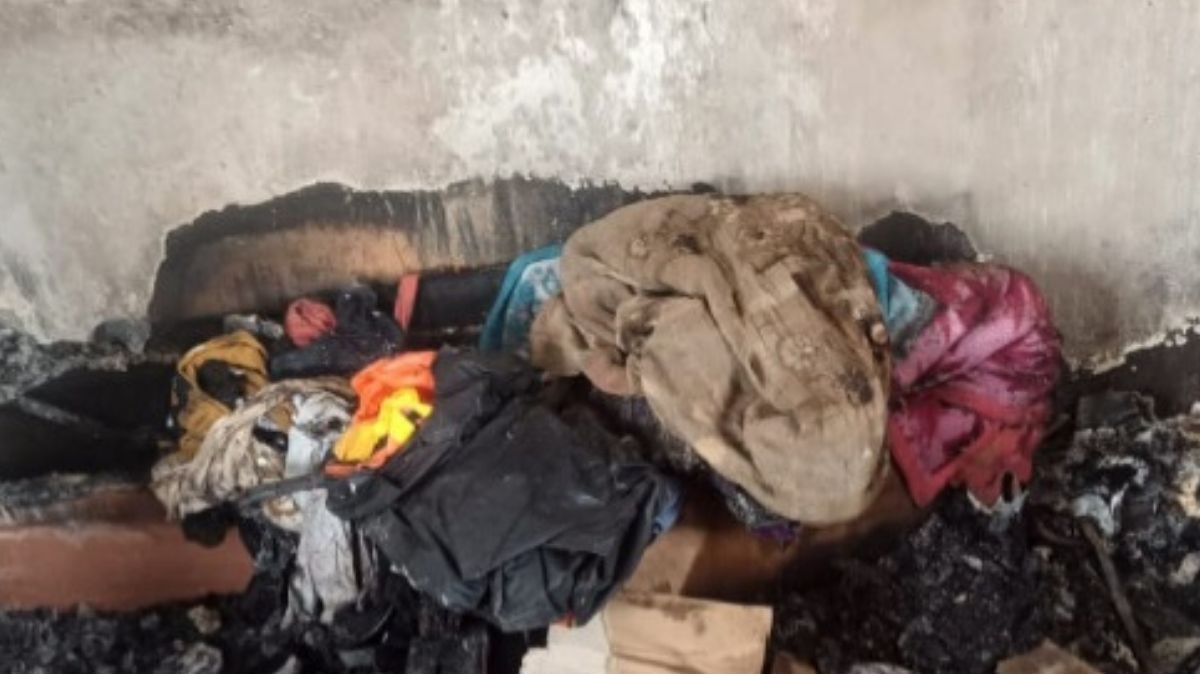 वराणसी रोहनिया बुनकर कॉलोनी में बिजली की शार्ट सर्किट से आग