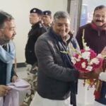उत्तर प्रदेश के उपमुख्यमंत्री केशव प्रसाद मौर्य आगरा में समीक्षा बैठक के दौरान ग्रामीण विकास योजना 'वीवी जी राम जी' की घोषणा करते हुए।