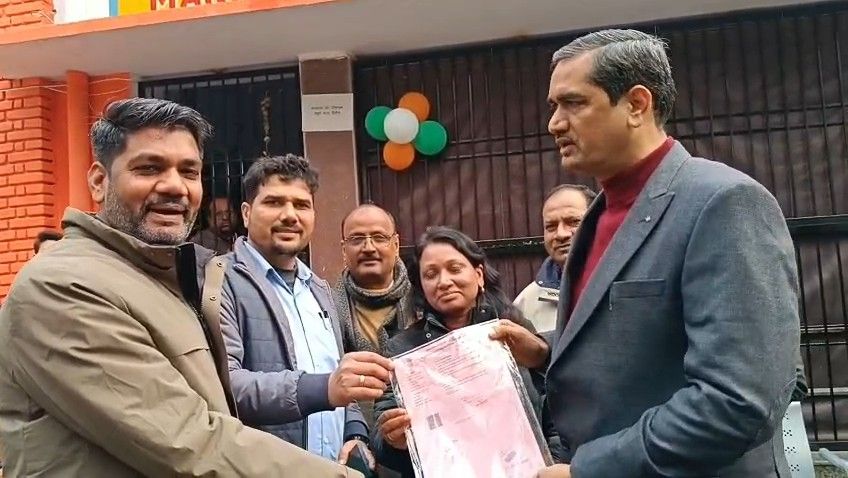 श्री बांके बिहारी जी कॉरिडोर मथुरा निर्माण के लिए भूमि रजिस्ट्री, जिलाधिकारी ने मनीष मिश्रा का आभार व्यक्त किया।