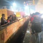 गाजियाबाद के मोदीनगर में पुल की खतरनाक बनावट के कारण स्कूटी सवार भाई-बहन गंदे नाले में गिरे, स्थानीय लोगों ने किया रेस्क्यू.