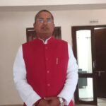 वाराणसी में मीडिया से बात करते हुए बिहार के मधुबन विधानसभा क्षेत्र के बीजेपी विधायक राणा रणधीर।
