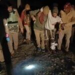 सोनभद्र पुलिस मुठभेड़ में घायल हुए महिला भेषधारी हाईवे लुटेरे अपराधी की तस्वीर, जिसके पैर में गोली लगी है।