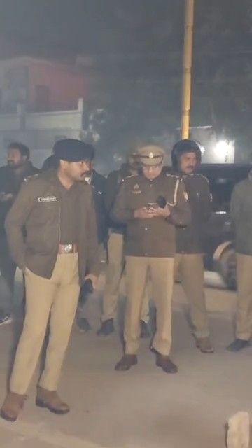 वाराणसी में मामूली विवाद के बाद पेपर ब्लेड से हुई ऑटो चालक की हत्या, पुलिस जांच करती हुई