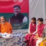 वृंदावन के संत राघवेंद्र आचार्य महाराज समाजवादी पार्टी के राष्ट्रीय अध्यक्ष अखिलेश यादव पर वादे पूरे न करने का आरोप लगा रहे हैं।