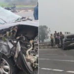 एटा में ट्रक और कार की टक्कर के बाद क्षतिग्रस्त कार का दृश्य और घटनास्थल।