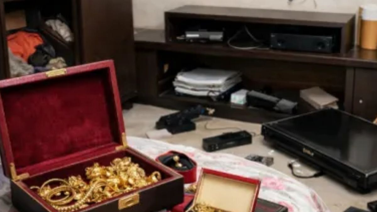 CCTV DVR भी ले गए बदमाश