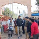 बरसाना लड्डू होली और लठामार होली की तैयारियों का जायजा लेते जिलाधिकारी चंद्र प्रकाश सिंह और एसएसपी श्लोक कुमार