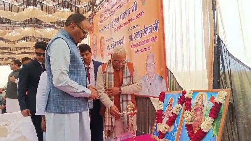 फतेहपुर दौरे के दौरान पाकिस्तान और बजट पर बयान देते हुए उत्तर प्रदेश के डिप्टी सीएम बृजेश पाठक।