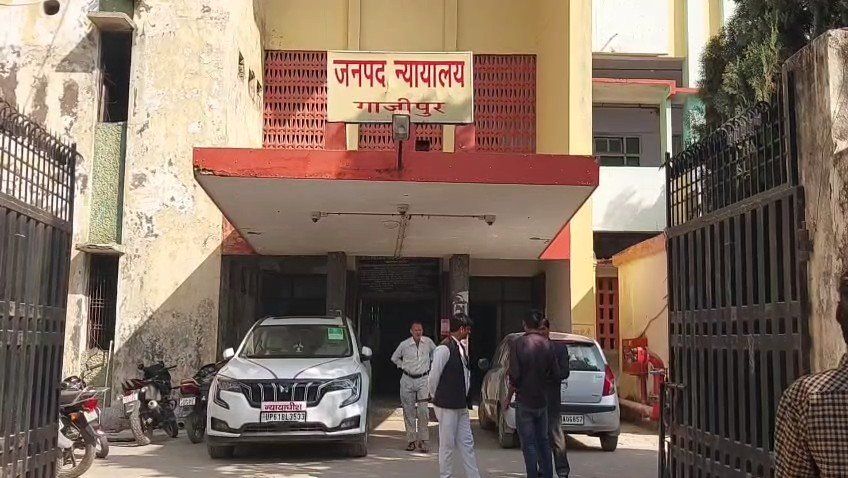 गाजीपुर दहेज हत्या मामले में अदालत ने पति और सास-ससुर को सुनाई कठोर कारावास की सजा।