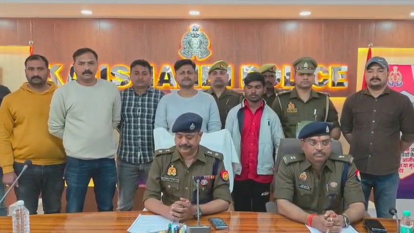 कौशाम्बी में बुजुर्ग गणेश प्रसाद की हत्या का आरोपी आकाश पुलिस हिरासत में, ब्लैकमेलिंग था हत्या का कारण।