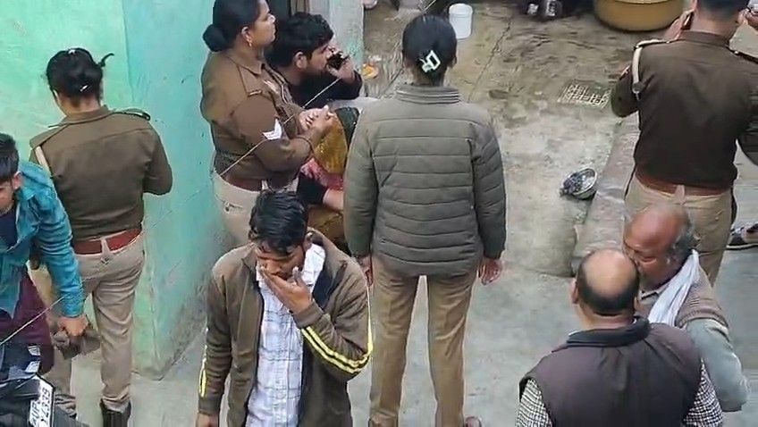 मथुरा के खप्परपुर गांव में सामूहिक आत्महत्या की घटना, जहां एक परिवार के पांच सदस्यों की मौत हुई।