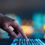 सोशल मीडिया पर AI कंटेंट लेबलिंग अनिवार्य