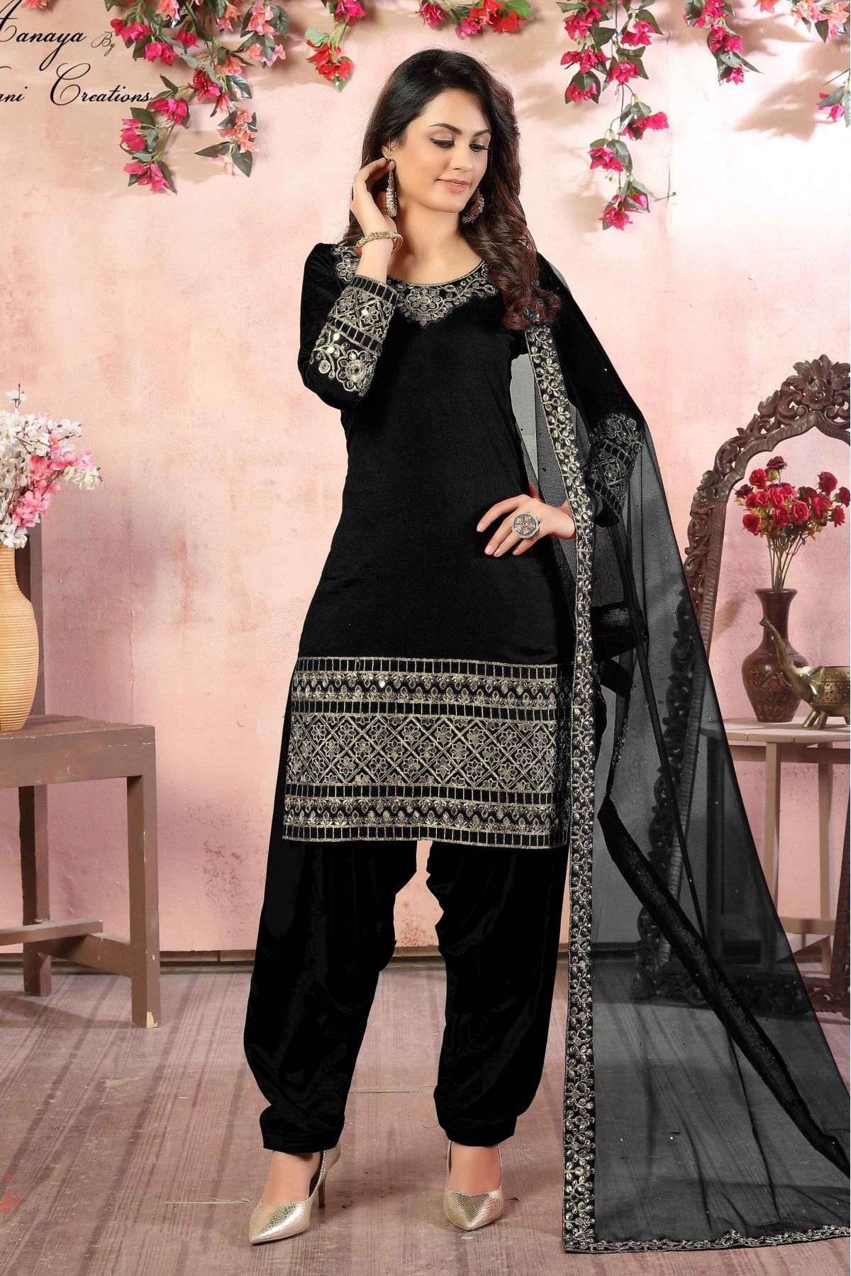 Women Solid Black Patiala Pants