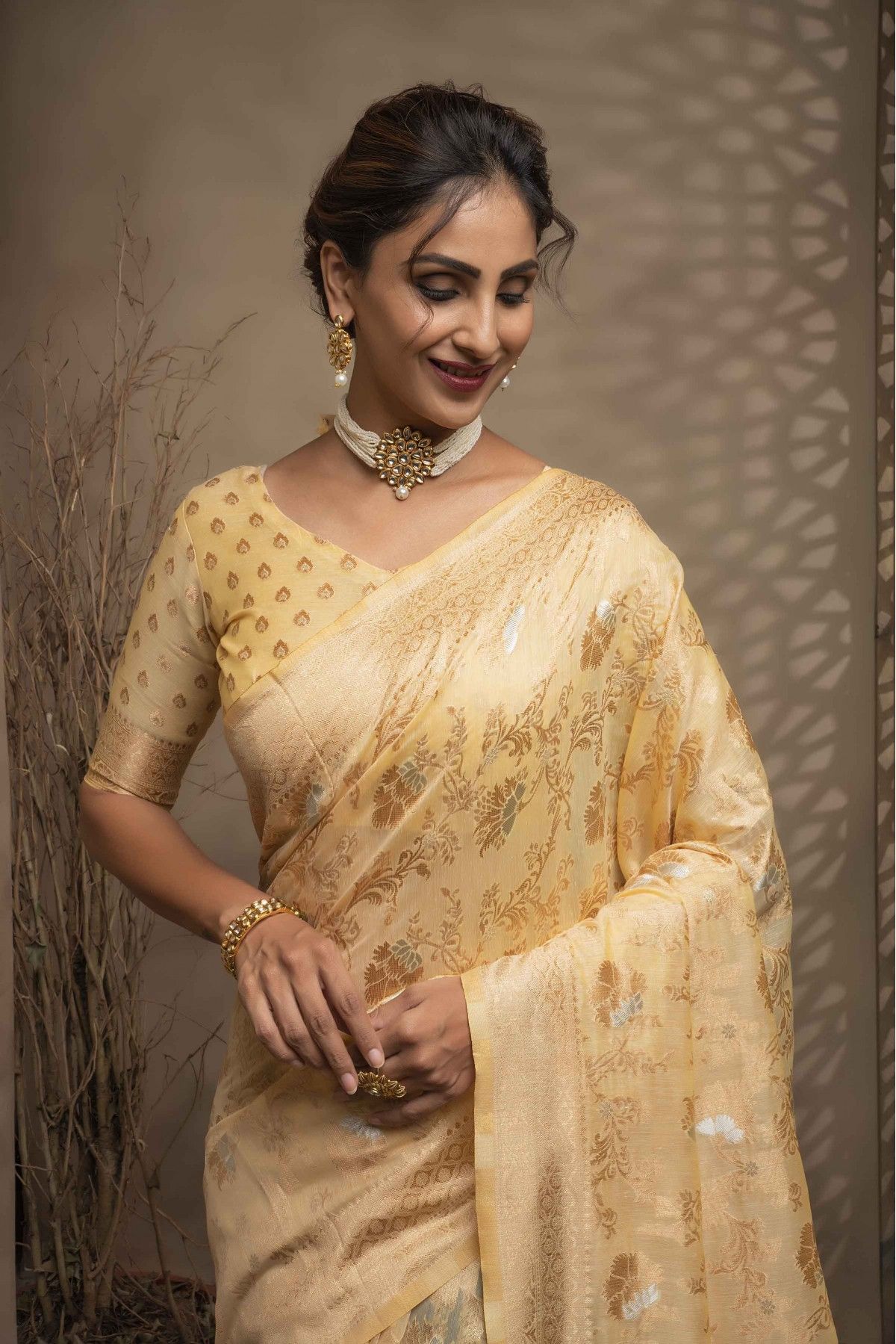 Cream Zari Woven Linen Silk Saree With Matching Blouse – Bahuji - Online  Fashion & Lifestyle Store