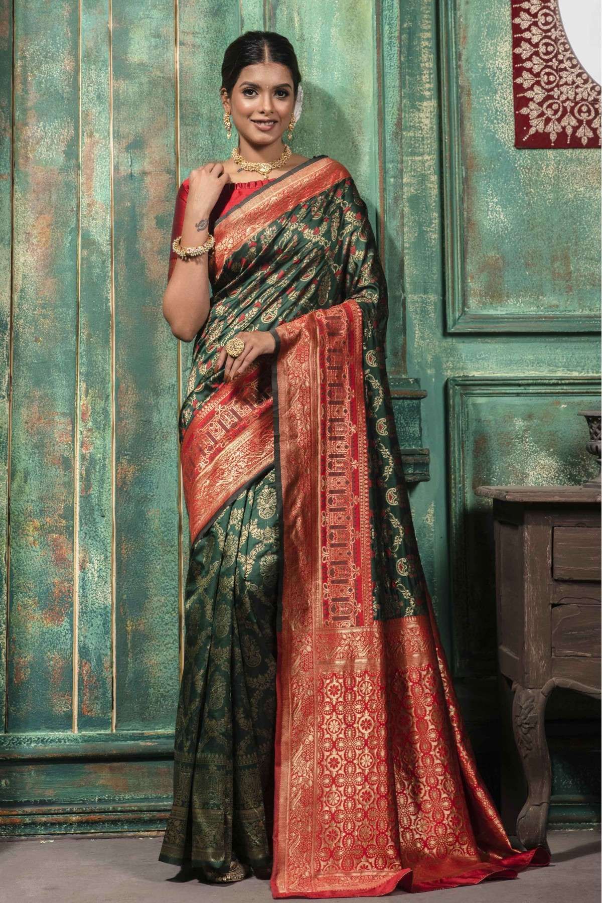 PEACOCK GREEN WOVEN BANARASI SILK SAREE – Zaribanaras global