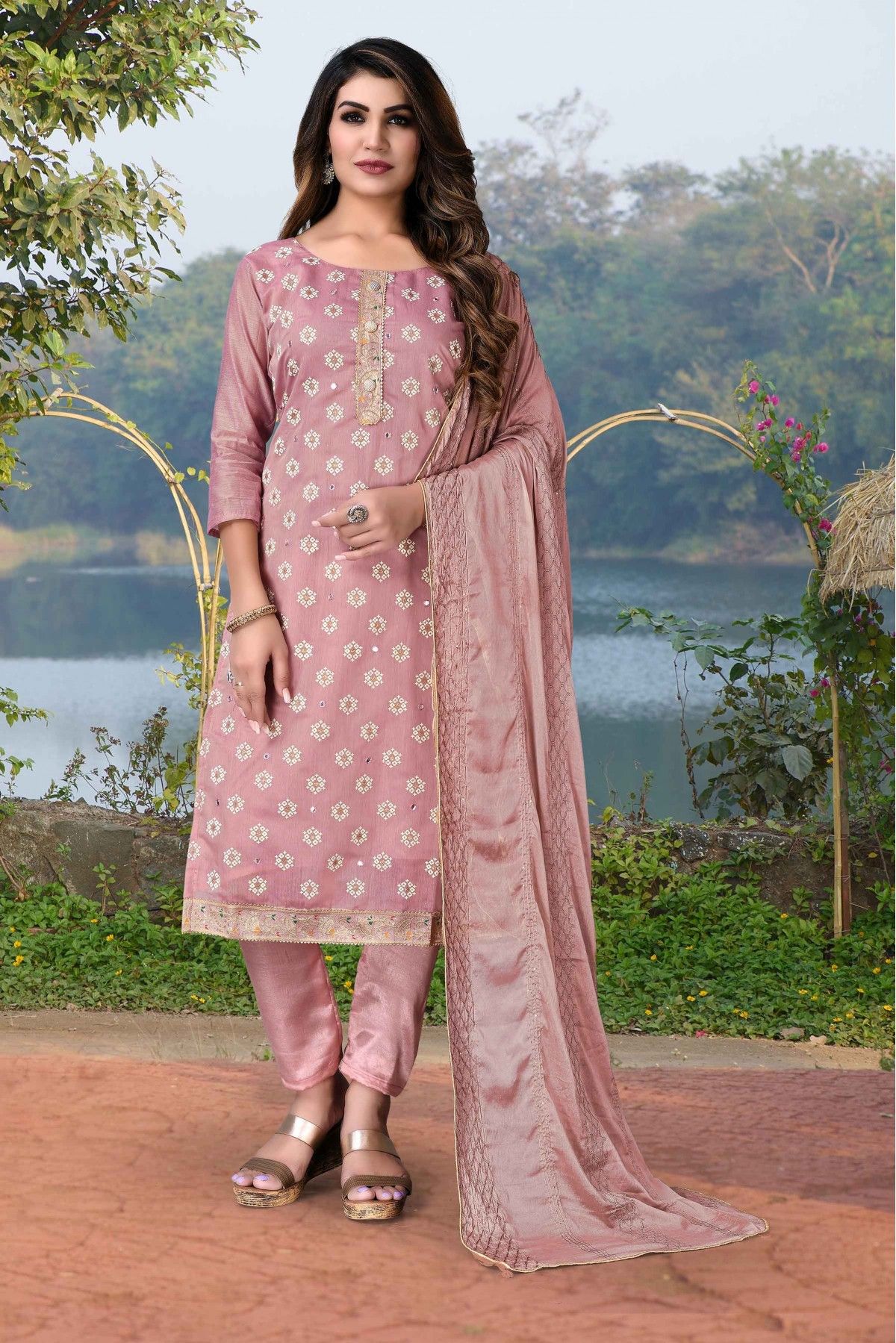 GREEN CHANDERI SUIT SET WITH EMBROIDERY – Gulabi Dori