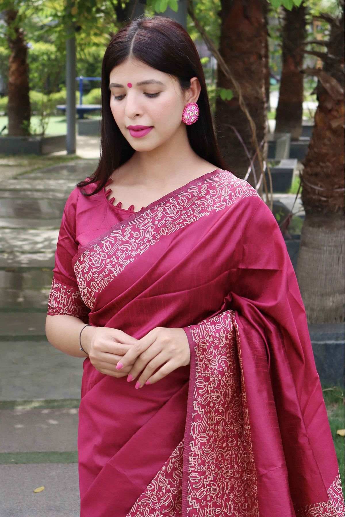 Buy Pink Satin Chinon Saree With Floral Motif Scallop Border And Unstitched  Blouse Piece Kalki Fashion India