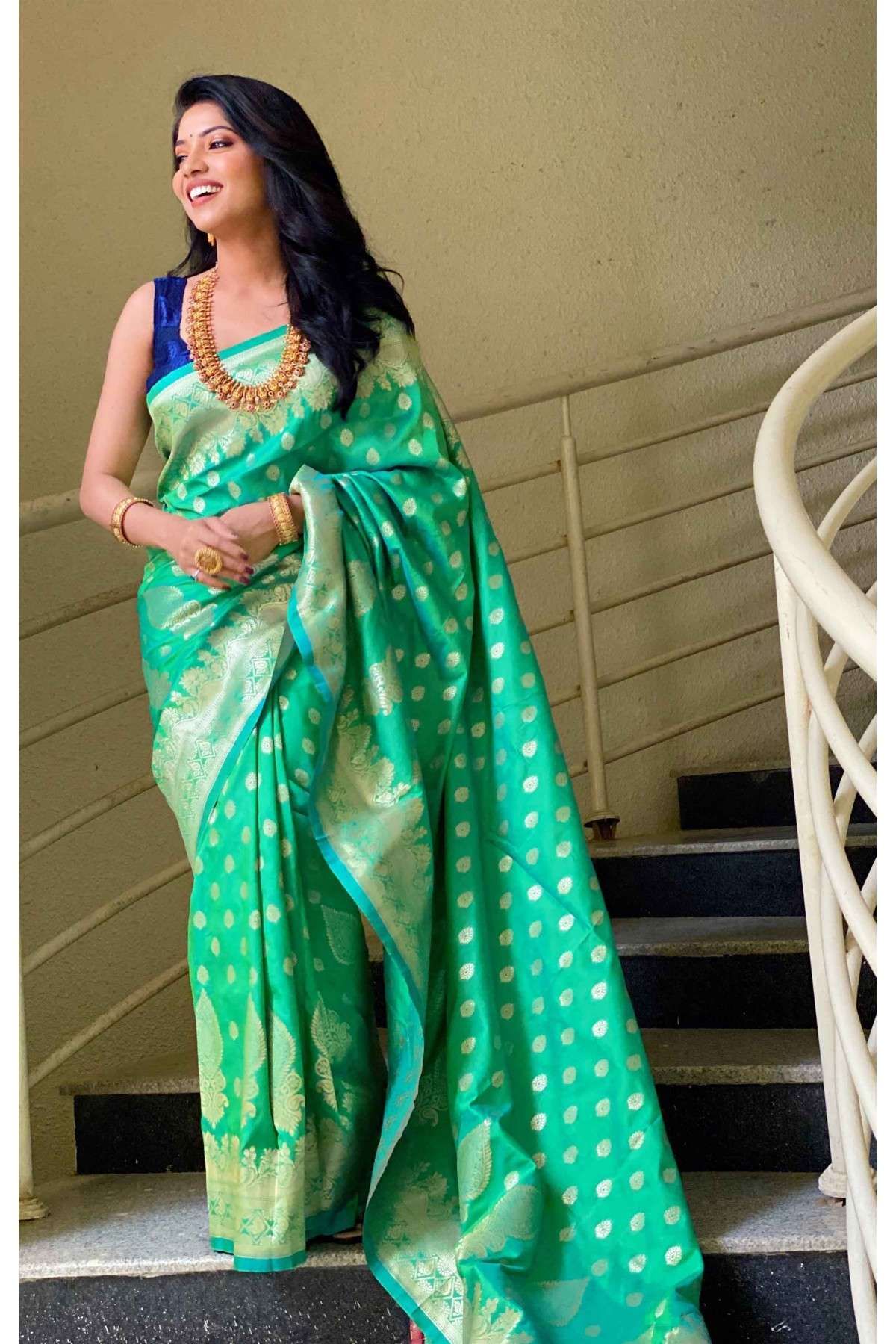 Silk Blend Woven Saree In Green Colour - SR5640922