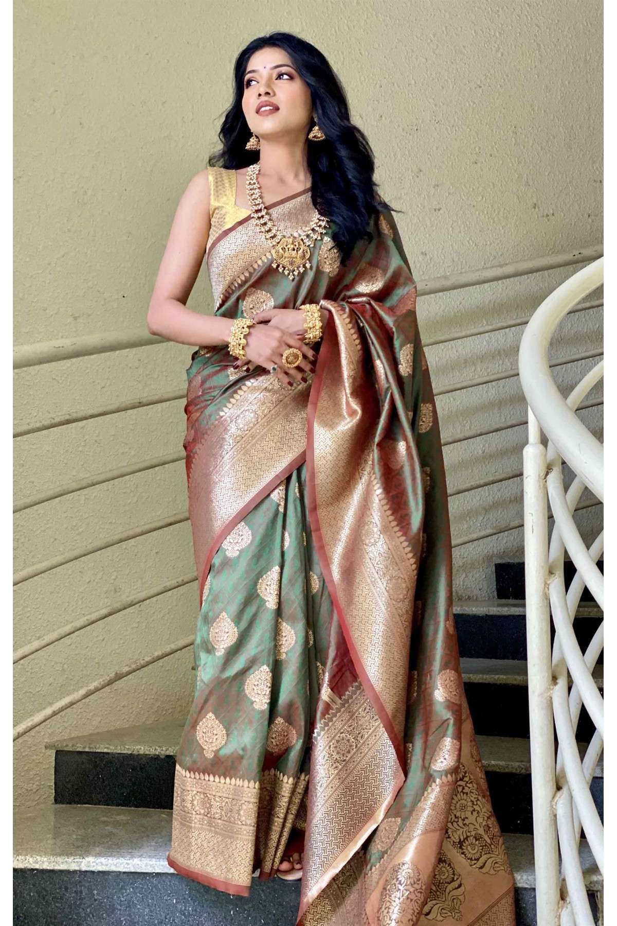 Silk Blend Woven Saree In Green Colour - SR5640929