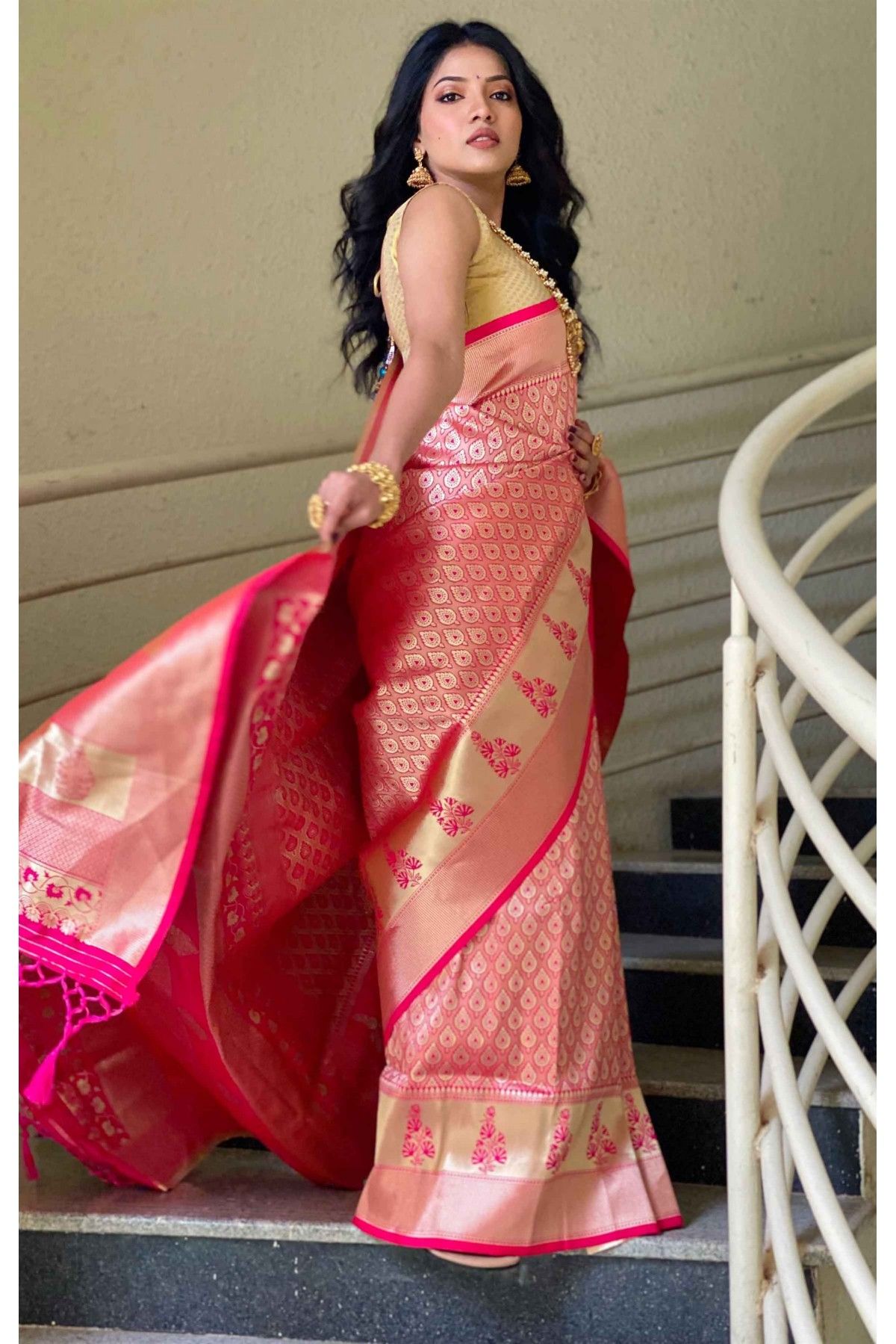 Silk Blend Woven Saree In Pink Colour - SR5640925