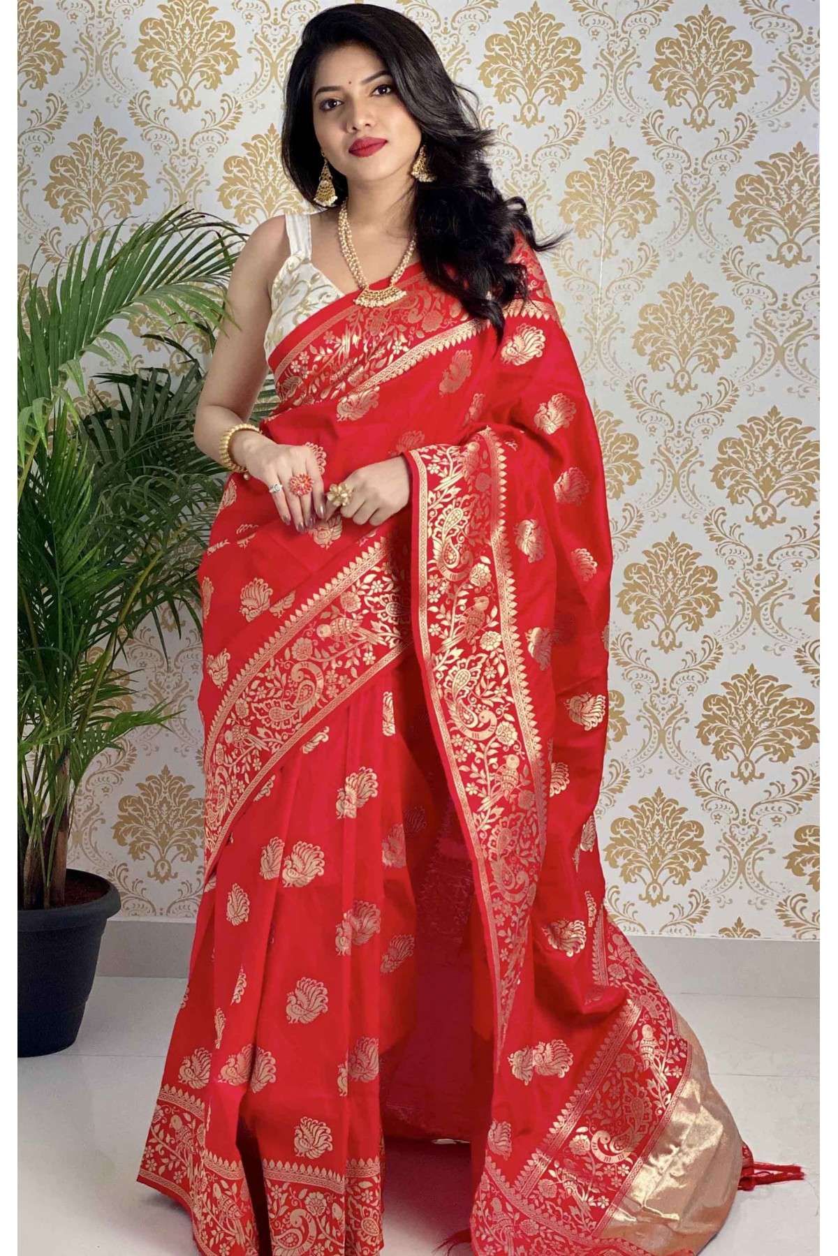 Silk Blend Woven Saree In Red Colour - SR5640955