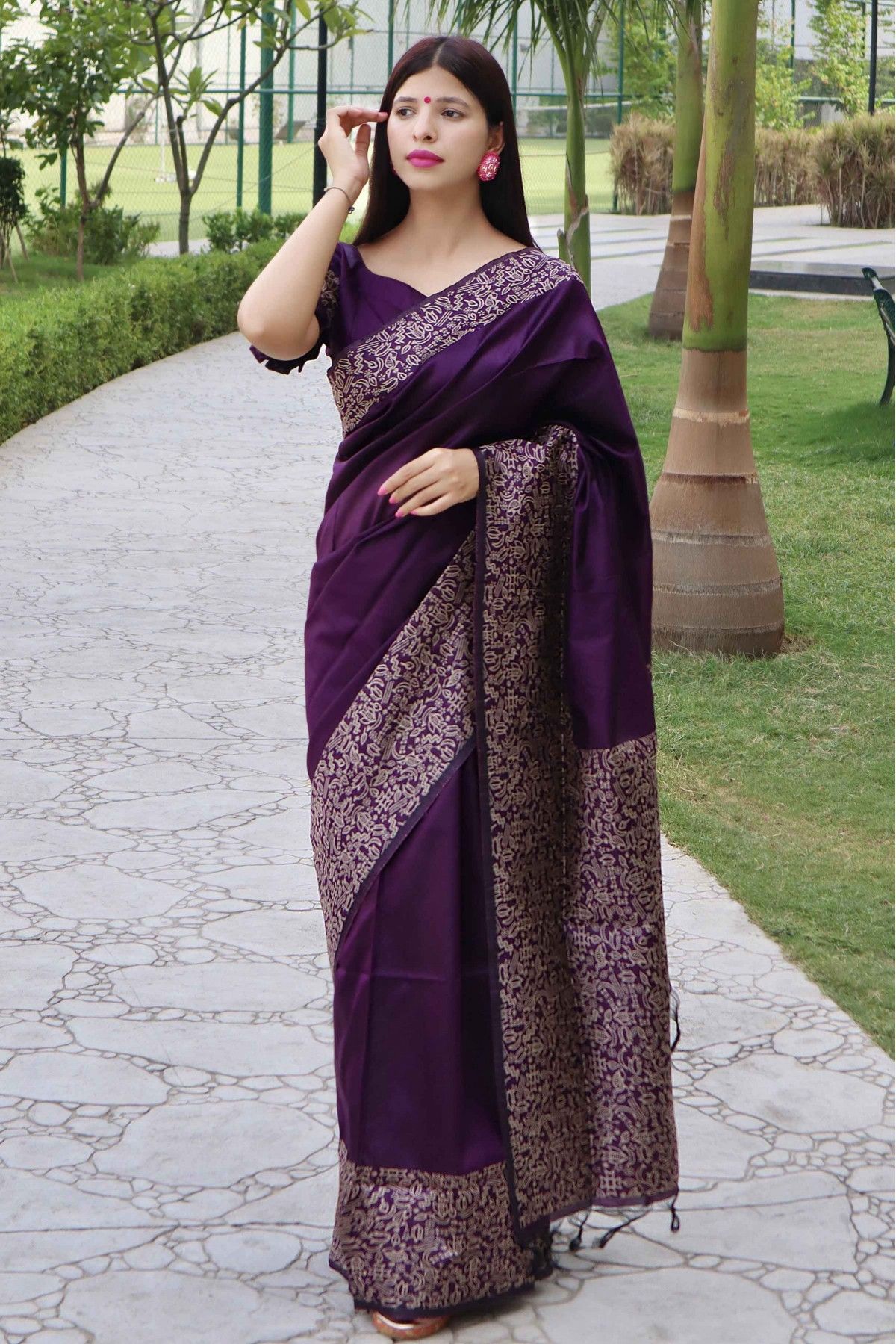 Purple colour matka silk saree with wven border and blouse