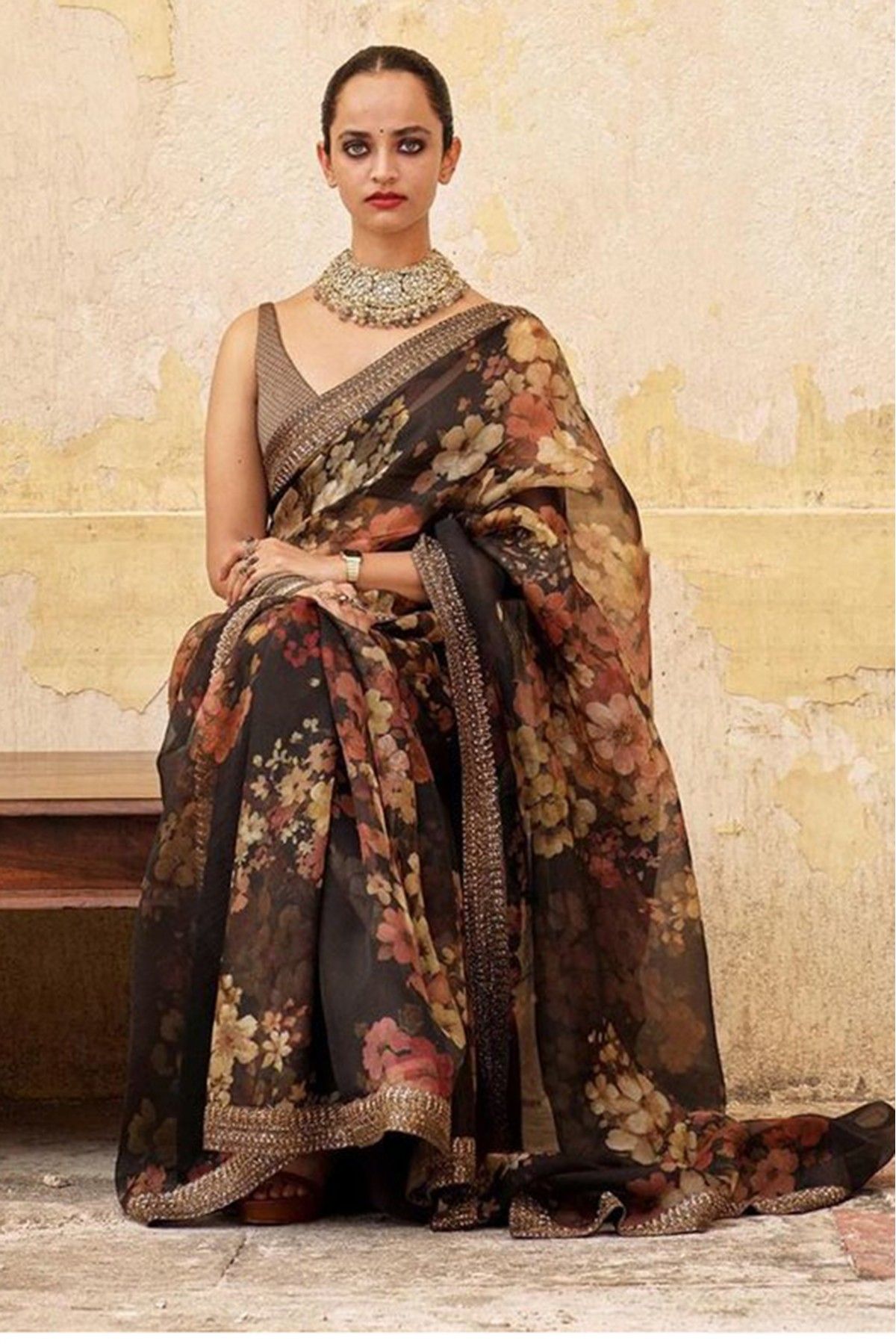 Black silk organza sari | Organza saree, Silk organza, Fashion