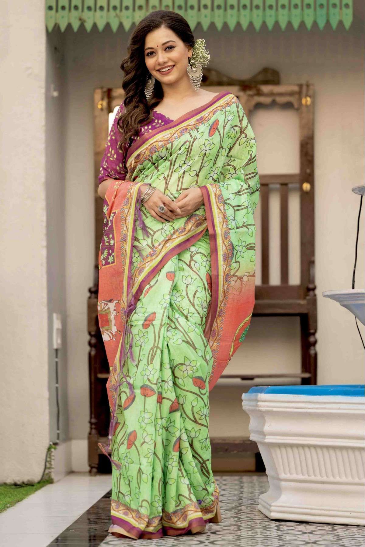 Stylee Lifestyle Lavender Linen Printed Saree